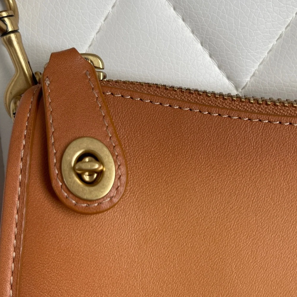 Coach Swinger 20 Caramel - Picture 3 of 15